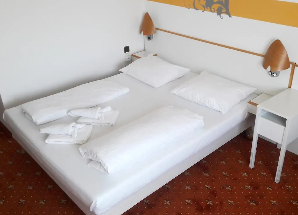 Lenas West Hotel Vienna